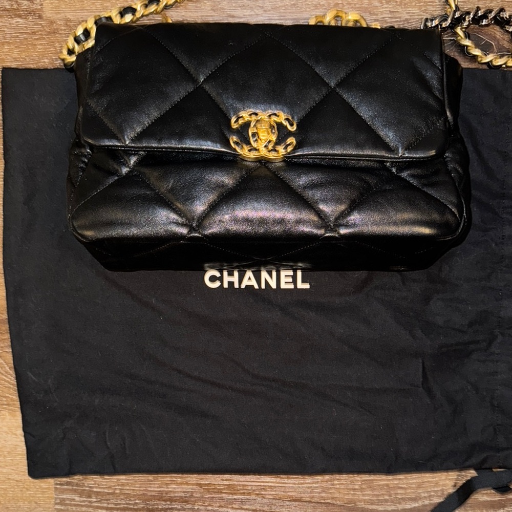 Chanel Black Crossbody Bag with Mixed Chain Strap - Picture 6 of 15